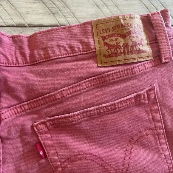 Levi’s Red High Rise Shorts 34 - Picture 6 of 6